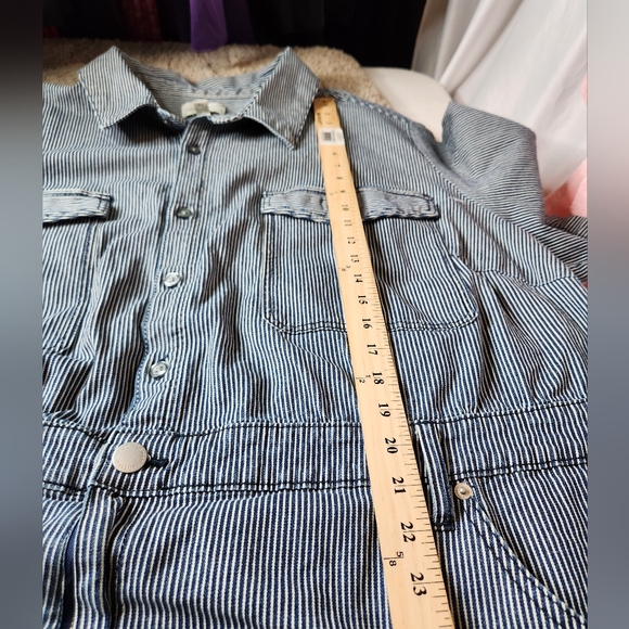 Women's Short Sleeve Denim Jumpsuit - Universal Thread Size 30 - Picture 11 of 16